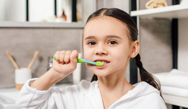 临沂 When should the baby brush their teeth?